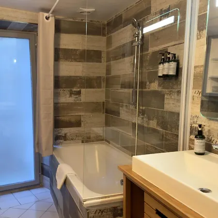 Les Suites De Sautet - Chambery Centre Bed & Breakfast 3*