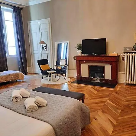 Les Suites De Sautet - Chambery Centre Bed & Breakfast