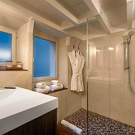 Les Suites De Sautet - Chambery Centre Bed & Breakfast 3*